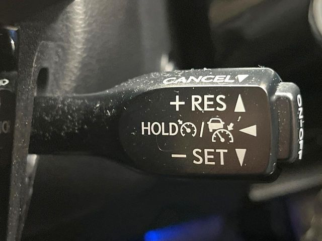 【レーダークルーズコントロール】高速道路での長距離走行が楽に!!自動で速度を保つクルーズコントロールが、衝突軽減システムと連携し、前方の車両を感知して車間を保つように速度調節してくれます!!