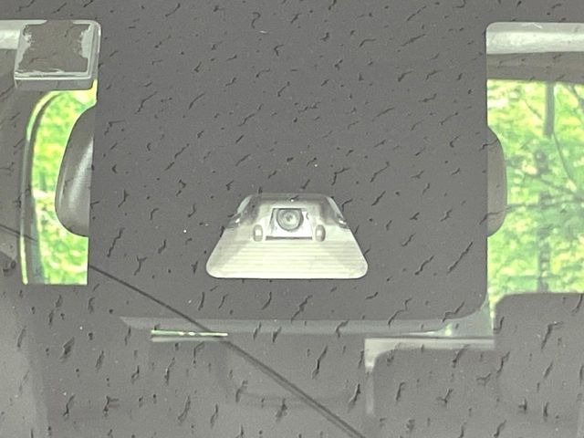 �y�X�}�[�g�A�V�X�g�z���s���ɑO���̎ԗ�����F�����A�Փ˂������Ȏ��͌x��ƃu���[�L�ŏՓˉ���Ɣ�Q�y�����A�V�X�g�B�����S�Ƀh���C�u�����y���݂��������܂��B