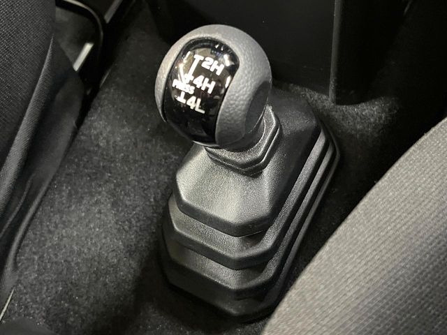 4WDのお車ですので、雪道でも安心です♪降雪地地域にお住まいの方以外にも、ウィンタースポーツが趣味の方や降雪地域へ帰省される機会がある方にもおすすめ!