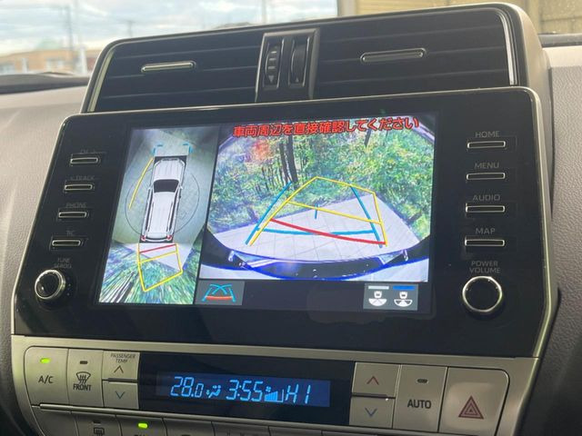 【パノラミックビューモニター】専用のカメラにより、上から見下ろしたような視点で360度クルマの周囲を確認することができます☆死角部分も確認しやすく、狭い場所での切り返しや駐車もスムーズに行えます。