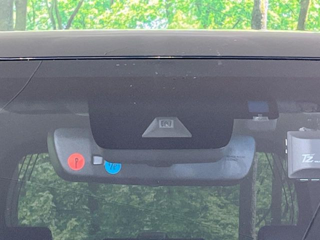 【トヨタセーフティセンス】走行中に前方の車両等を認識し、衝突しそうな時は警報とブレーキで衝突回避と被害軽減をアシスト。より安全にドライブをお楽しみいただけます。