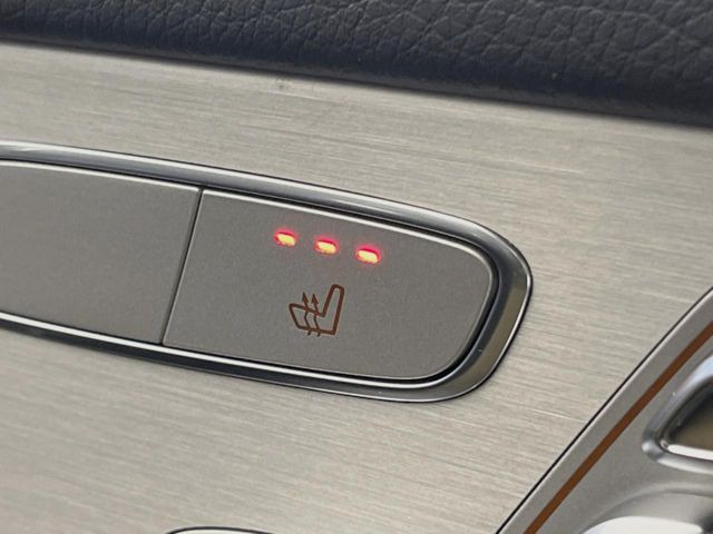 ●フロントシートヒーティング:運転席・助手席共に三段階で調節が可能なシートヒーターを装備しております。季節を問わず快適にご使用いただけます。