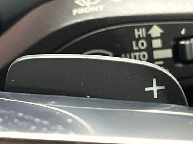 ●ステアリングパドルシフト:クイックなシフト操作が可能!レスポンスが高く、あなたのギア変速にしっかりとついてきてくれます!お車と一体となれる装備です。