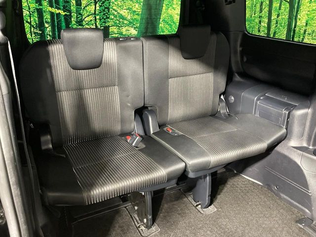 3列目シートはもちろん状態良好☆大人でもゆったりと座って頂けますので、大人数でのお出かけもラクラクです♪ご家族で、気の知れた仲間で、ドライブに行くのが楽しみですね♪