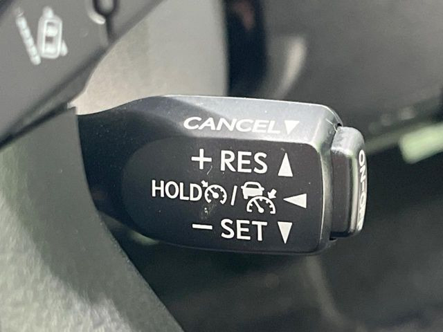 【レーダークルーズコントロール】高速道路での長距離走行が楽に!!自動で速度を保つクルーズコントロールが、衝突軽減システムと連携し、前方の車両を感知して車間を保つように速度調節してくれます!!