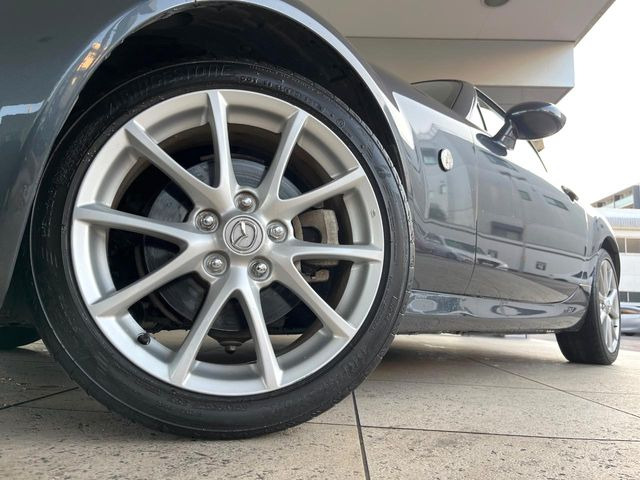 【純正17インチアルミホイール】外観にマッチした純正アルミホイールを装着しております。各種社外アルミホイールや、スタッドレスタイヤも取扱いしております。是非ご相談ください♪