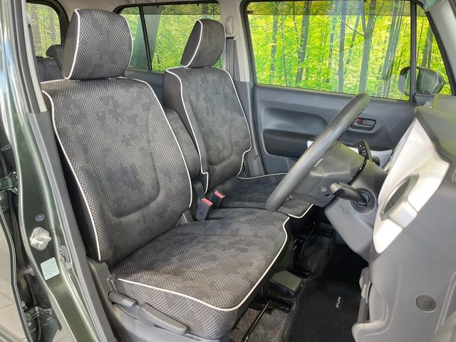 運転席シート廻りは使用感も少なく、良好な状態となっています。丁寧に使われていたことがよくわかりますね。