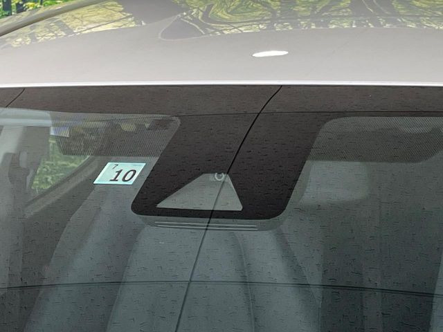 【トヨタセーフティセンス】走行中に前方の車両等を認識し、衝突しそうな時は警報とブレーキで衝突回避と被害軽減をアシスト。より安全にドライブをお楽しみいただけます。