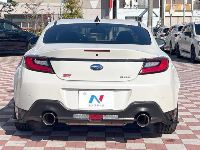 安心の最長10年・走行無制限保証(有償)をご用意。保証内容も充実はもちろん、無料点検&オイル交換や、年中無休の全国・24時間ロードサービスも付帯されておりますのでご安心下さい。