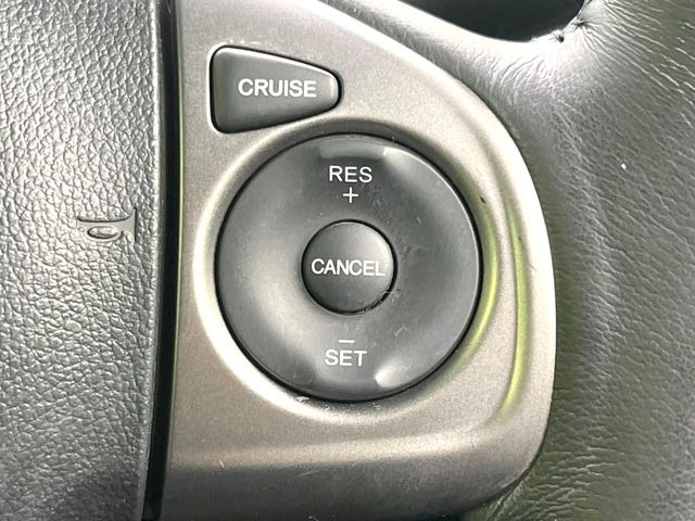 【クルーズコントロール】高速道路もラクラク走行。アクセルを離しても一定速度で走行ができ、長距離運転時の負担を軽減!加速・減速も簡単なスイッチ操作で調整できます。