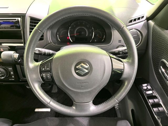 �y�����v�����X�e�A�����O�z�㎿�Ȋv���g�p���邱�ƂŁA��ɂ����������݂ƂĂ��^�]���₷���n���h���ł���