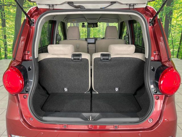 ���i�̂���������ʋ΁A���}���ɏ\���ȉ׎��X�y�[�X���m�ۂ��Ă���܂��B�Z�J���h�V�[�g��|���ƁA�傫�ȉו��̐ύڂ��\�ł���