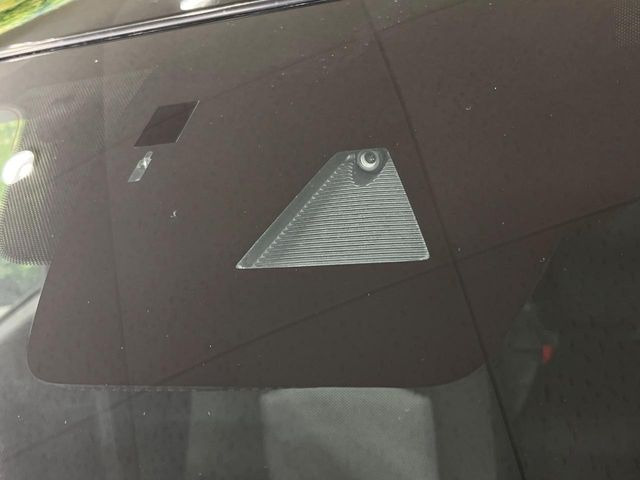 �y�X�}�[�g�u���[�L�T�|�[�g�z���s���ɑO���̎ԗ�����F�����A�Փ˂������Ȏ��͌x��ƃu���[�L�ŏՓˉ���Ɣ�Q�y�����A�V�X�g�B�����S�Ƀh���C�u�����y���݂��������܂��B