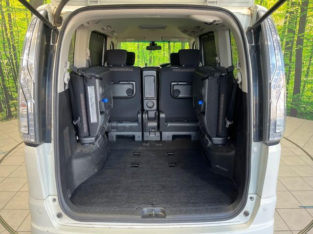 ���i�̂���������ʋ΁A���}���ɏ\���ȉ׎��X�y�[�X���m�ۂ��Ă���܂��B�Z�J���h�V�[�g��|���ƁA�傫�ȉו��̐ύڂ��\�ł���