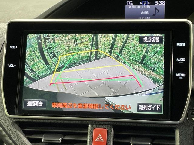 【バックカメラ】駐車時に後方がリアルタイム映像で確認できます。大型商業施設や立体駐車場での駐車時や、夜間のバック時に大活躍!運転スキルに関わらず、今や必須となった装備のひとつです!