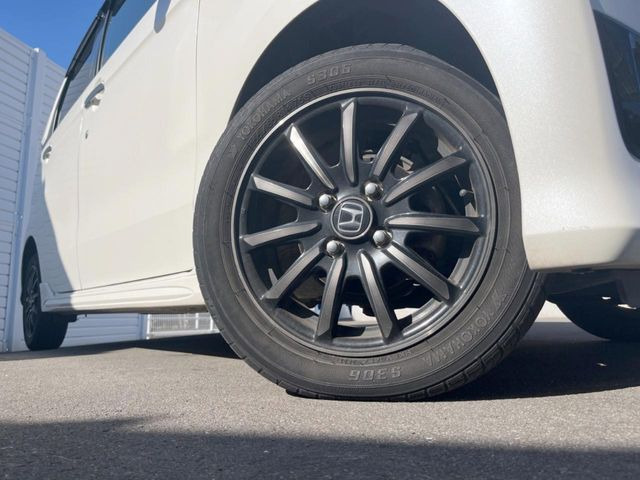 �y����14�C���`�A���~�z�C�[���z�O�ςɃ}�b�`���������A���~�z�C�[���𑕒����Ă���܂��B�e��ЊO�A���~�z�C�[����A�X�^�b�h���X�^�C�����戵�����Ă���܂��B���񂲑��k����������