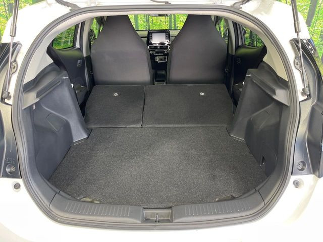 後席を格納すると、これだけの広さが!シーンに合わせたシートアレンジで、大きな荷物も積むことが出来ます♪