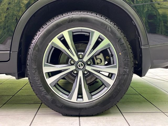 【純正○○インチアルミホイール】外観にマッチした純正アルミホイールを装着しております。各種社外アルミホイールや、スタッドレスタイヤも取扱いしております。是非ご相談ください♪