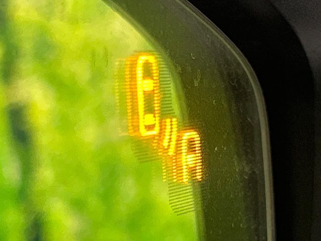 �y�u���C���h�X�|�b�g���j�^�����O�z���s���A�h�A�~���[�̎��p�ɂȂ�₷���ӏ��Ɍ㑱�Ԃ��ڋ߂���ƃT�C�h�~���[�t�߂Ɍx����\���A�h���C�o�[�ɒ��ӊ��N�����Ă���܂��B