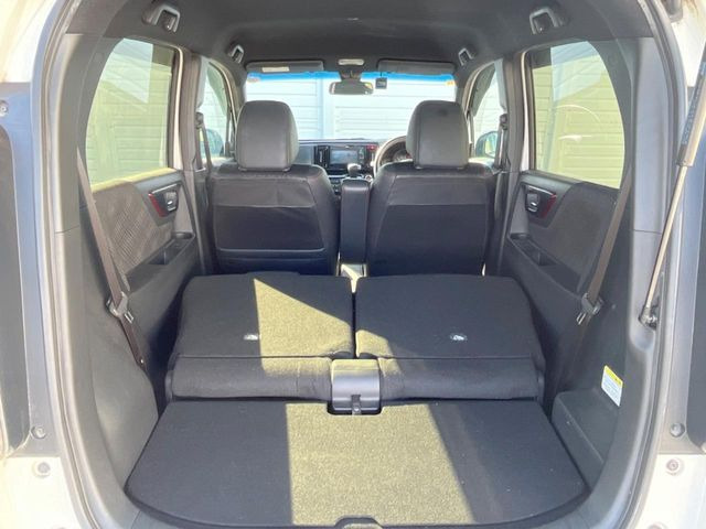 ���i�̂���������ʋ΁A���}���ɏ\���ȉ׎��X�y�[�X���m�ۂ��Ă���܂��B�Z�J���h�V�[�g��|���ƁA�傫�ȉו��̐ύڂ��\�ł���