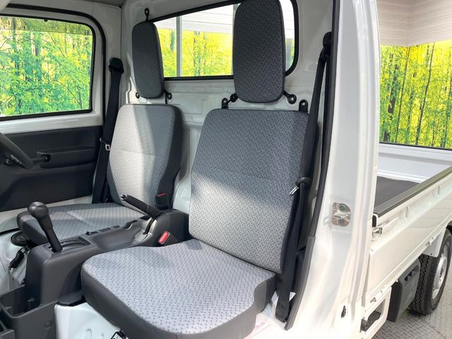 ドライバーによって運転しやすいポジションは異なり、あの車はどうなのか不安なこともありますよね。気になるお車は店頭で乗り込んでご確認いただけます♪