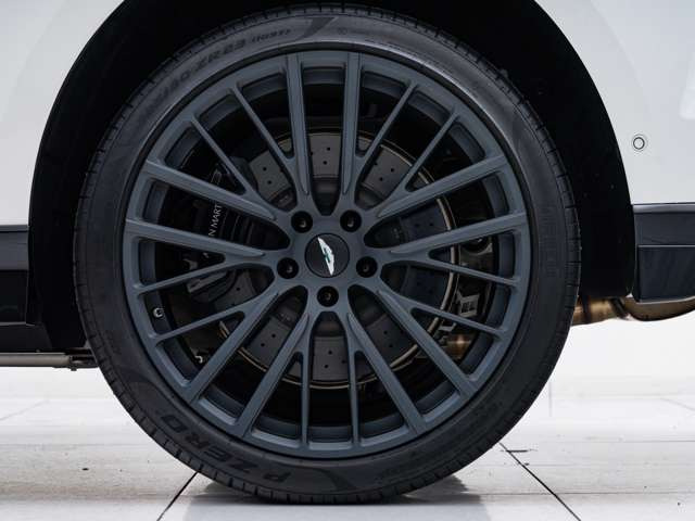 ���X�͍����A���Ԑ��X�����炱�������ɗ͂����Ă��܂��B�J�X�^���˗��͂��Ƃ��e��R�[�f�B���O��Ƃ�Ԍ������ȂǁA���������̂��q�l���炨�₢���킹������A���p���𒸂��Ă���܂��B