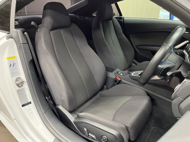 ●シートの使用感:破れ・へたりも少なく、ご覧の通りきれいな状態を維持しております。また、室内クリーニング・コーティングもご用命いただけます。