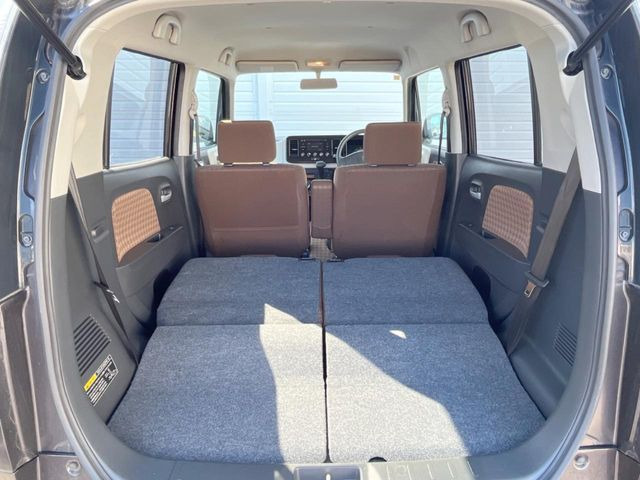 ���i�̂���������ʋ΁A���}���ɏ\���ȉ׎��X�y�[�X���m�ۂ��Ă���܂��B�Z�J���h�V�[�g��|���ƁA�傫�ȉו��̐ύڂ��\�ł���