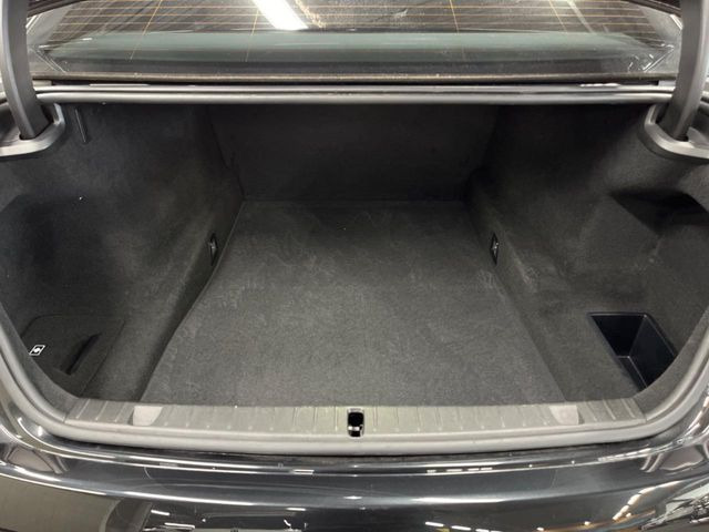 ●トランクルーム:趣味が広がる収容スペース!これだけの広さがあればお買い物やレジャーなどにも最適です!使用感も少なくきれいな状態を維持しております。