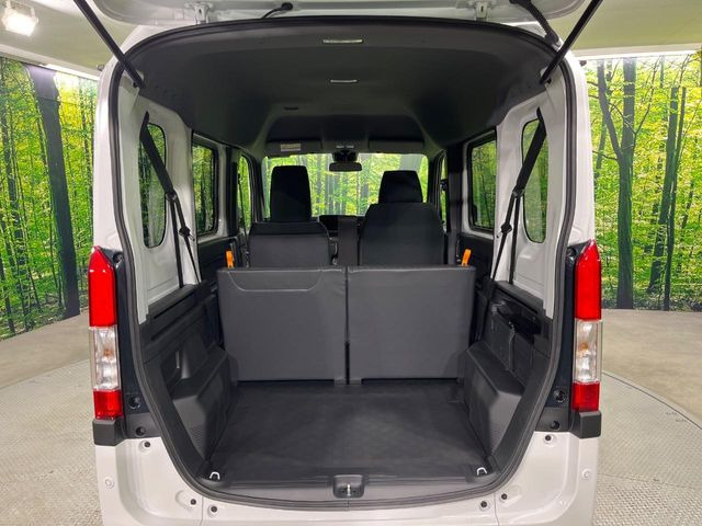 ���i�̂���������ʋ΁A���}���ɏ\���ȉ׎��X�y�[�X���m�ۂ��Ă���܂��B�Z�J���h�V�[�g��|���ƁA�傫�ȉו��̐ύڂ��\�ł���