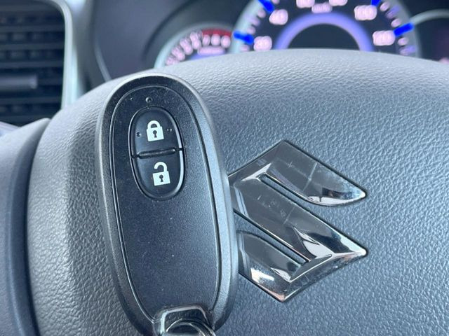 �y�L�[���X�X�^�[�g�V�X�e���z�J�o����|�P�b�g�ɓ��ꂽ�܂܂ł��h�A�̎{���E�������\�ȃX�}�[�g�L�[�𑕔��B�G���W���̃I���E�I�t�����J�M�����o���K�v����������Ƃ��Ă��֗��ł���