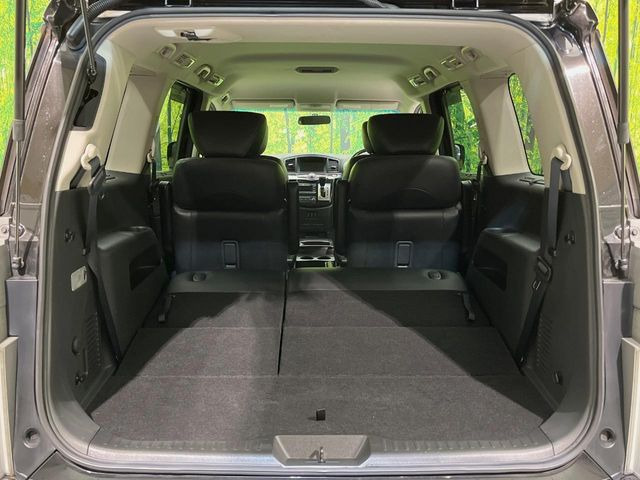 ���i�̂���������ʋ΁A���}���ɏ\���ȉ׎��X�y�[�X���m�ۂ��Ă���܂��B�Z�J���h�V�[�g��|���ƁA�傫�ȉו��̐ύڂ��\�ł���