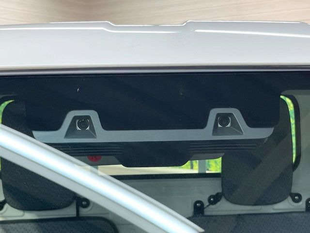 【インテリジェントエマージェンシーブレーキ】フロントカメラで前方の車両や歩行者を検知。衝突しそうな時は衝突被害軽減ブレーキが作動、衝突回避をサポート。より安全にドライブをお楽しみいただけます。