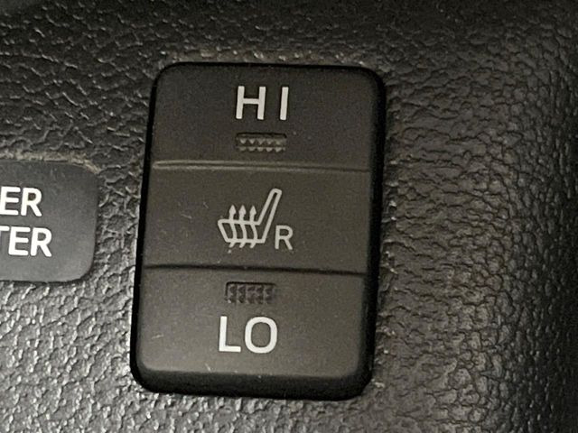 【シートヒーター】寒い日に重宝するシートヒーター!エアコンより早く温まってくれるので寒がりの人も安心ですね♪エアコンの温風は乾燥するから苦手、という方にもをおすすめです。