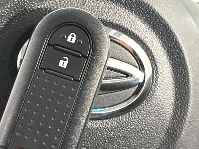 �y�L�[�t���[�V�X�e���z�J�o����|�P�b�g�ɓ��ꂽ�܂܂ł��h�A�̎{���E�������\�ȃX�}�[�g�L�[�𑕔��B�G���W���̃I���E�I�t�����J�M�����o���K�v����������Ƃ��Ă��֗��ł���