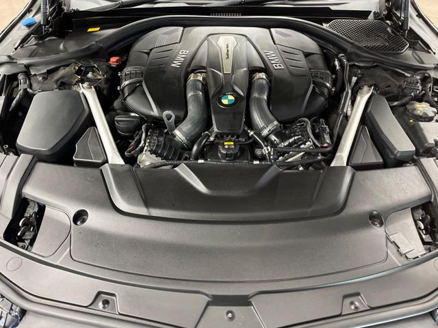 ●当店では、各メーカーの専用診断テスターを導入。国家資格を持つテクニカルスタッフも常駐しておりますので、万が一の際にも安心してご利用いただけます。