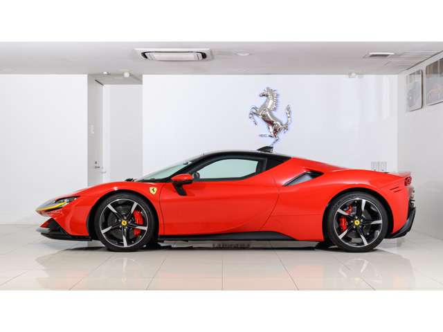 SF90ストラダーレF1 DCT E 4WD