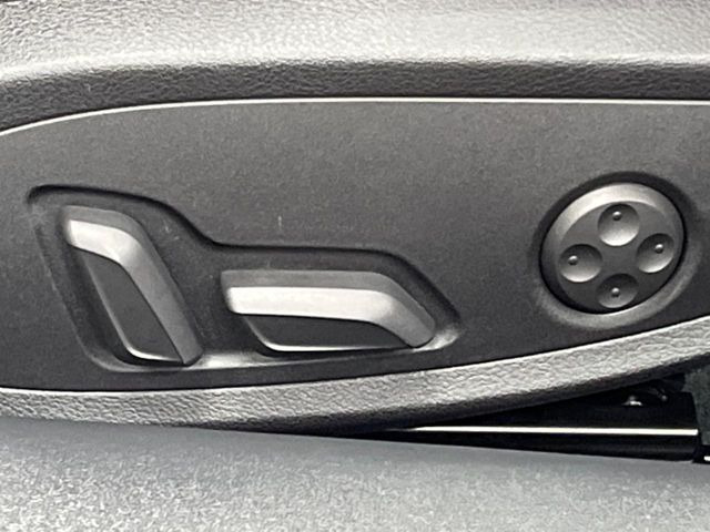 ●パワーシート:シート位置の“前後と背もたれの“角度の微調整が可能となります。手動設定のシートよりも、より細やかな設定ができるのがポイントです。