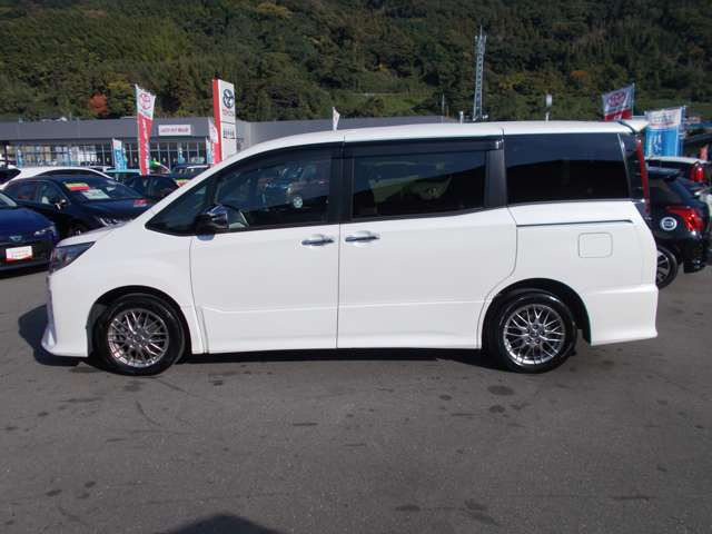 ノア1.8 ハイブリッド Si W×B II