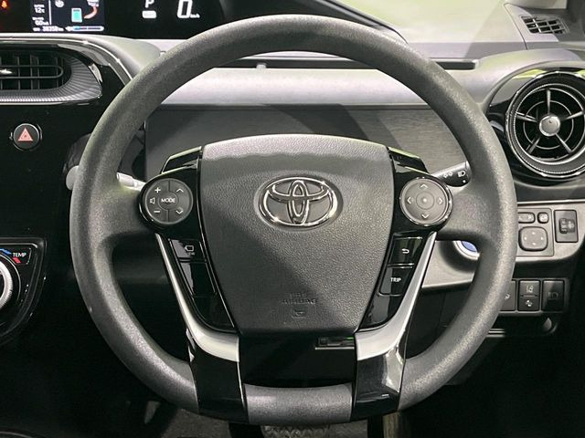 インテリアに合わせたデザインのステアリングは、運転される方のことも考え、運転しやすい形状、大きさです。是非一度、実際に触ってお確かめください。