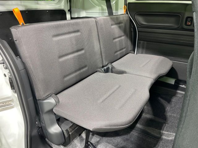 ���i���ȃI���W�i���t���A�}�b�g���I�v�V�����ɂĂ��p�ӂ��Ă���܂��B���D���ȃf�U�C����J���[�����Ԃɍ��킹�đI��ł����������Ƃ��ł��܂���