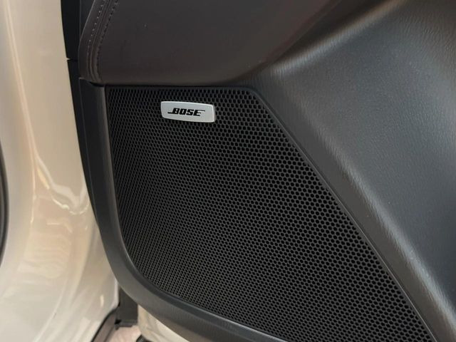 �yBOSE�T�E���h�V�X�e���z���[�J�[�I�v�V�����̍��i�ʃT�E���h�V�X�e���𓋍ځB��p�̃`���[�j���O���{���ꂽ�召�l�X�ȃX�s�[�J�[����ǎ��ȃT�E���h���t�ł��A�Տꊴ���ӂ�鉹����Ԃ����o���܂��B