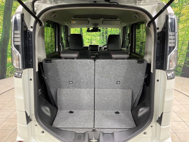 ���i�̂���������ʋ΁A���}���ɏ\���ȉ׎��X�y�[�X���m�ۂ��Ă���܂��B�Z�J���h�V�[�g��|���ƁA�傫�ȉו��̐ύڂ��\�ł���