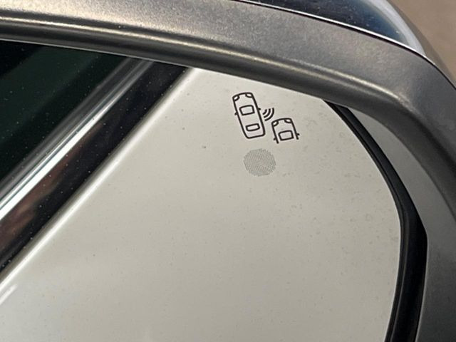 ���u���C���h�A�V�X�g�Z���T�[:���p����̎Ԃ����m���A�h���C�o�[���Ԑ��ύX���s���ۂɁA�x�����Ƌ��ɒ��ӂ𑣂��Ă������S�x���@�\�ł�!