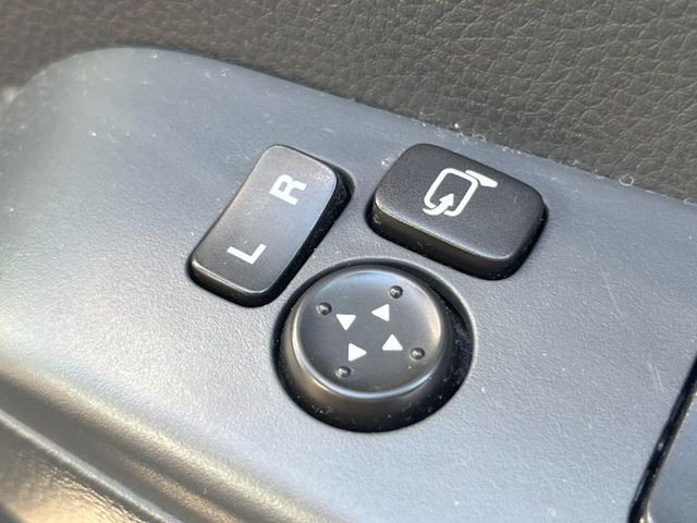 �y�d���i�[�~���[�z�T�C�h�~���[�͓d���i�[���ƂȂ��Ă���A�������ԏ�ł��L�Y�������X�N��}�����܂��B