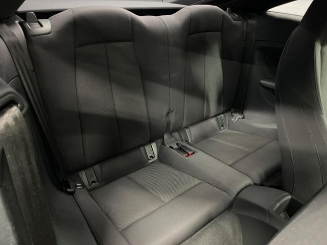 ●後部座席も気になるようなキズ・汚れやへたり等、大きなダメージはなく、良好な状態です。