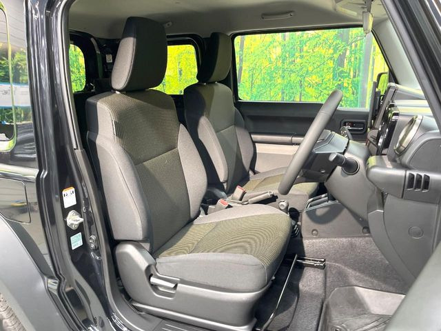 【撥水シート】スノボやダイビング等でありがちな汚れや濡れも心配無用の撥水シート♪雨の日に傘や荷物でシートが濡れたり、飲み物をこぼしたりした時もサッと拭いてきれいになるから大助かり♪