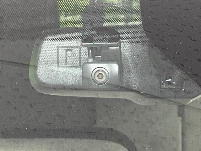 【ドライブレコーダー】安心・安全なカーライフに必須のドライブレコーダーを装備!走行中はもちろん、あおり運転や事故に遭遇した際の状況も映像で記録し、万一のリスクに備えます。