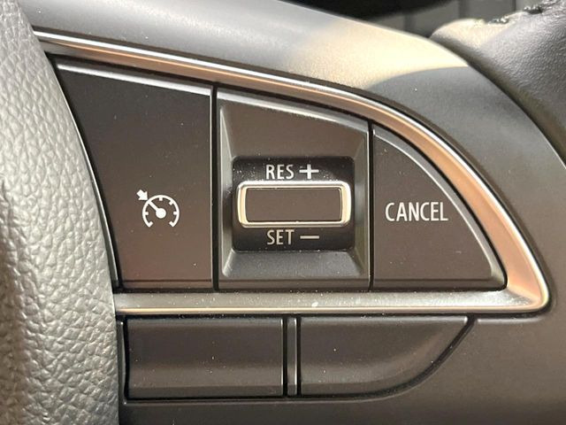 【クルーズコントロール】高速道路もラクラク走行。アクセルを離しても一定速度で走行ができ、長距離運転時の負担を軽減!加速・減速も簡単なスイッチ操作で調整できます。