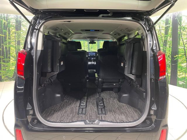 ���i�̂���������ʋ΁A���}���ɏ\���ȉ׎��X�y�[�X���m�ۂ��Ă���܂��B�Z�J���h�V�[�g��|���ƁA�傫�ȉו��̐ύڂ��\�ł���